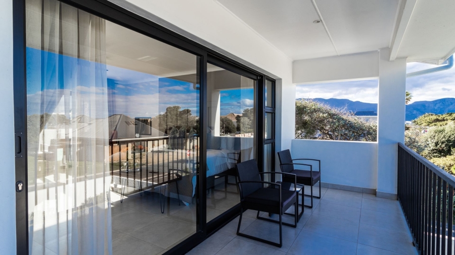 9 Bedroom Property for Sale in Westcliff Western Cape